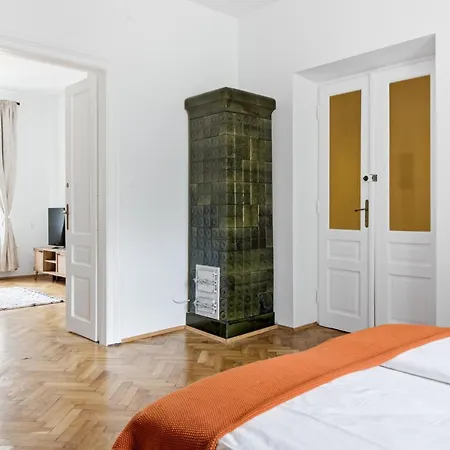 The Emerald Door Apt, 60 M2, 2 Min To Main Square By Gio Loft