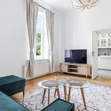 The Emerald Door Apt, 60 M2, 2 Min To Main Square By Gio Loft *