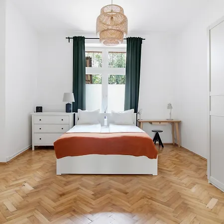 The Emerald Door Apt, 60 M2, 2 Min To Main Square By Gio Loft