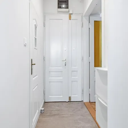 The Emerald Door Apt, 60 M2, 2 Min To Main Square By Gio Loft Apartmán *
